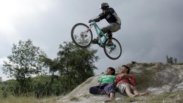 urge nepal, nicolas vouiloz, mountain biking, himalayas